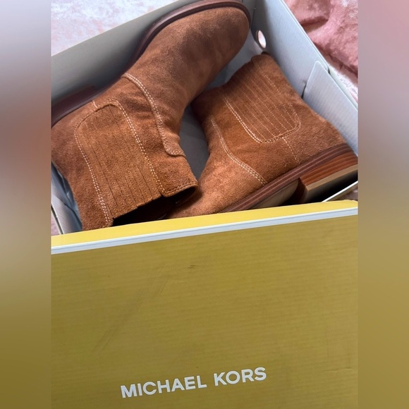 🎁Michael Kors 'Ella' Suede Boots - Picture 3 of 11